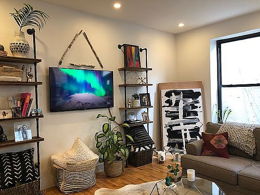 4th image of 254 Elizabeth St APT 3R