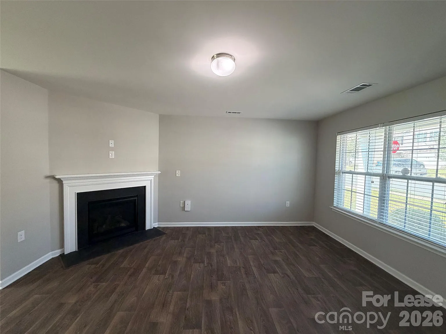 3 bed, 2.5 bath, 1564 sqft, $1,950 — Photo 3