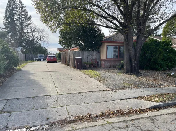 1255 Martha Way, Santa Rosa, CA 95405