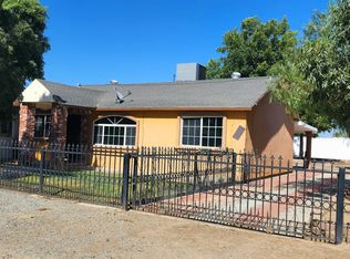 942 Olive Rd, Earlimart, CA 93219