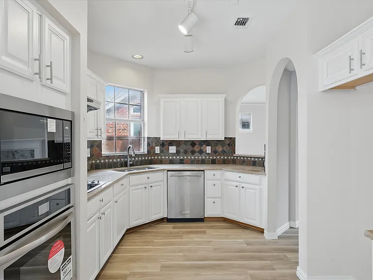 14625 Windsor Ct — Photo 24