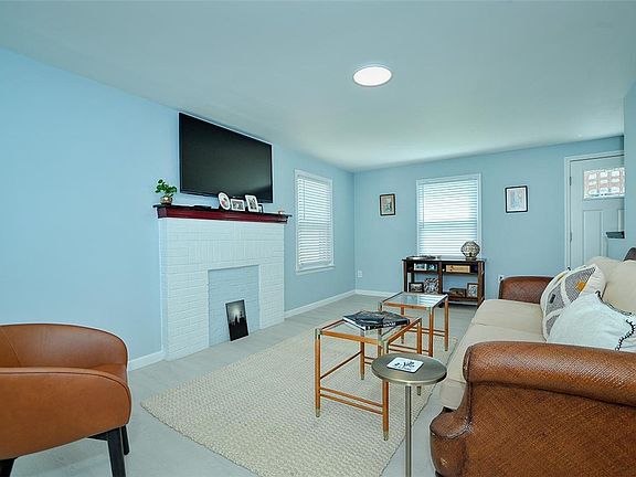 5th image of 2131 Lindsay Rd