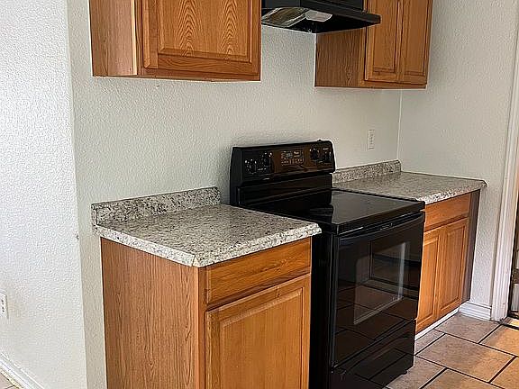 4th image of 205 Carothers St