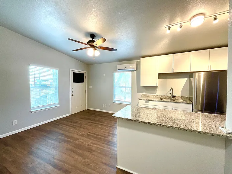 710 Virginia Blvd — Photo 8