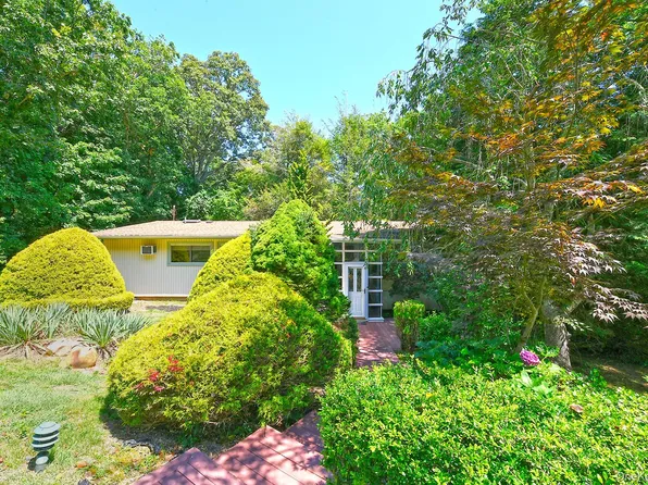 3 Shenandoah Boulevard, Nesconset, NY 11767