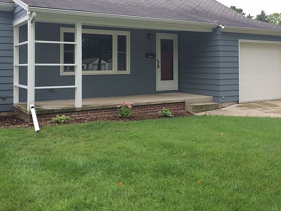 great front porch to relax o