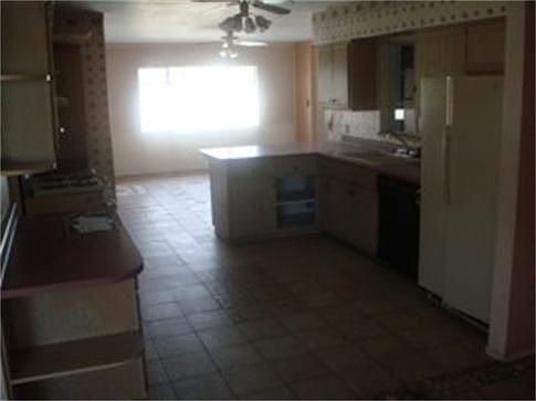 5th image of 2526 W Village Dr