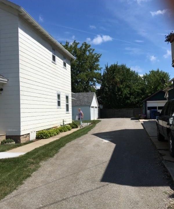 2nd image of 1116A Central St