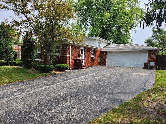 3rd image of 343 Patricia Dr