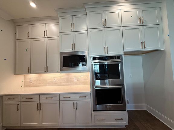 4th image of 7404 Leelee Dr