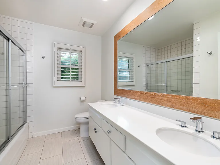 Second bathroom.