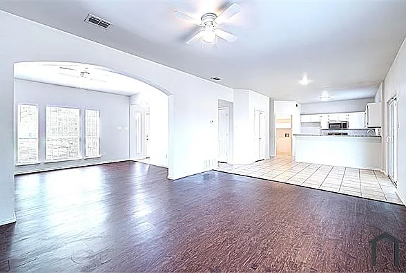 1411 Prentice St — Photo 2