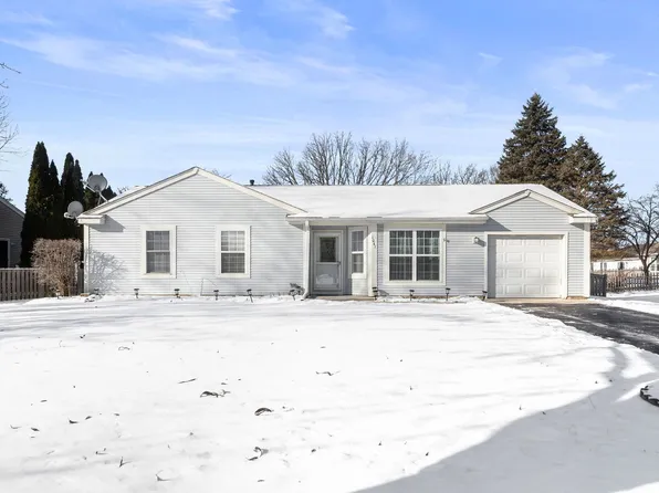 1041 Wimbledon Dr, Island Lake, IL 60042