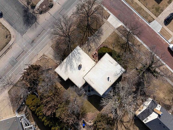 5th image of 203 W 22nd St