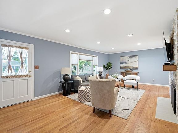 4th image of 5509 W 70th Ter