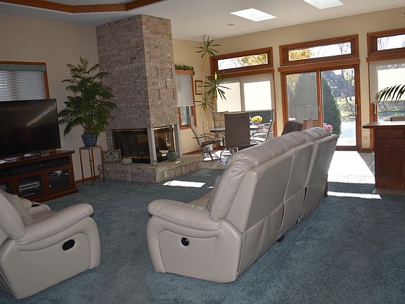 4th image of 10865 Chaucer Dr