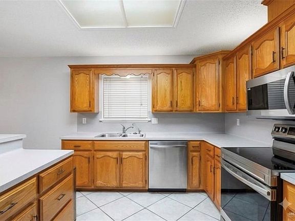 4th image of 1006 Lake View Dr