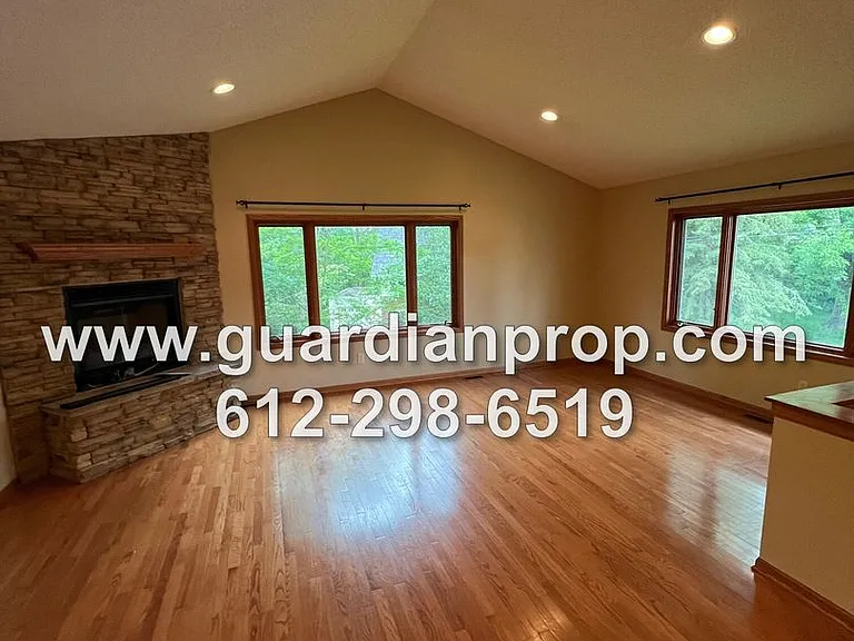 1158 Summit Ave — Photo 6
