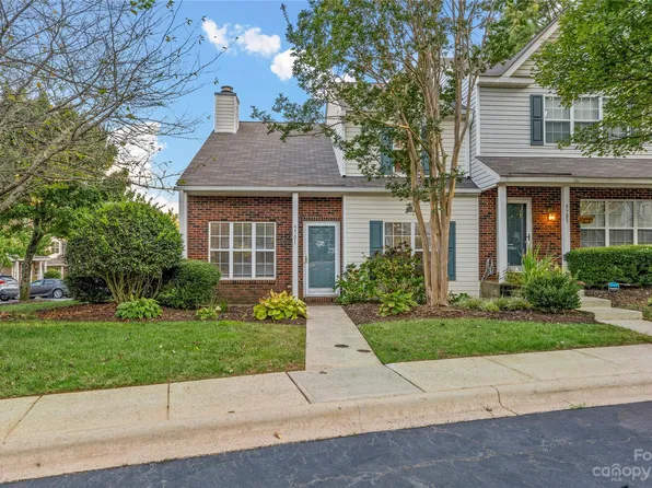 5701 Cougar Ln, Charlotte, NC 28269