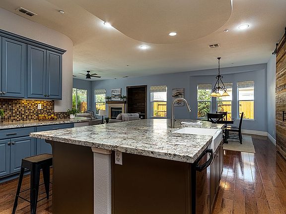 5th image of 4381 Longview Dr