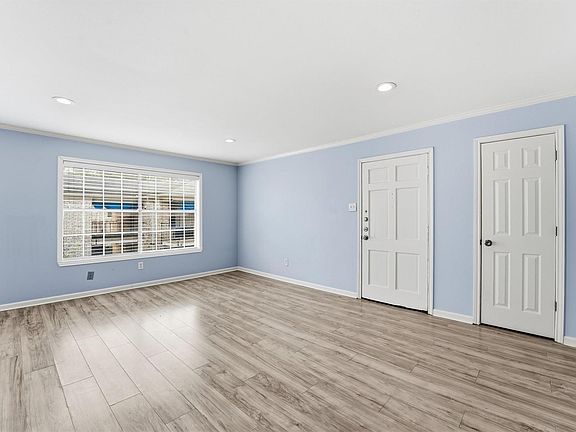 5th image of 7900 Westheimer Rd APT 146