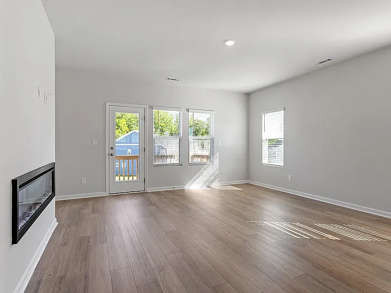 324 Chesapeake Commons St — Photo 4