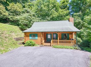 630 Nottingham Rd, Maggie Valley, NC 28751