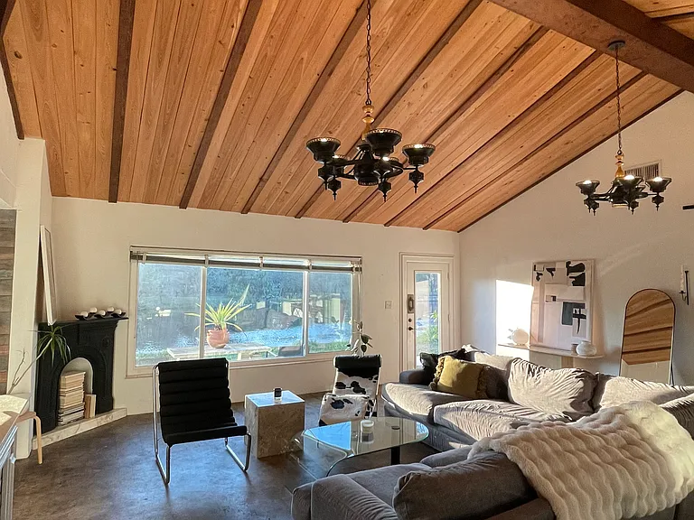 411 W Flora St — Photo 14