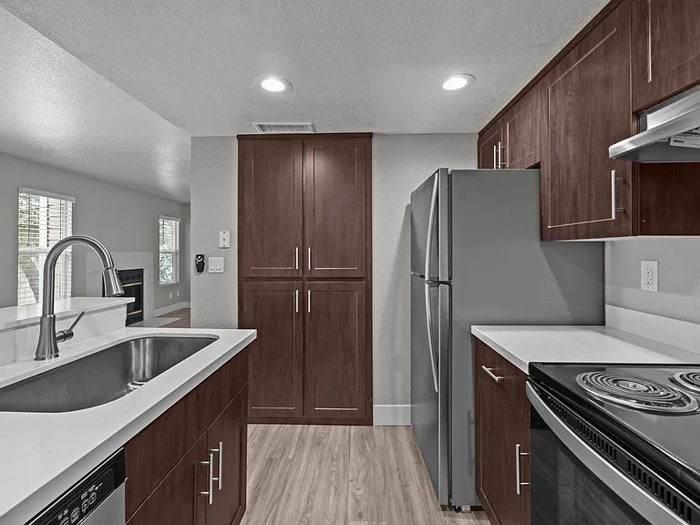 Sutter Station Apartments — Photo 55