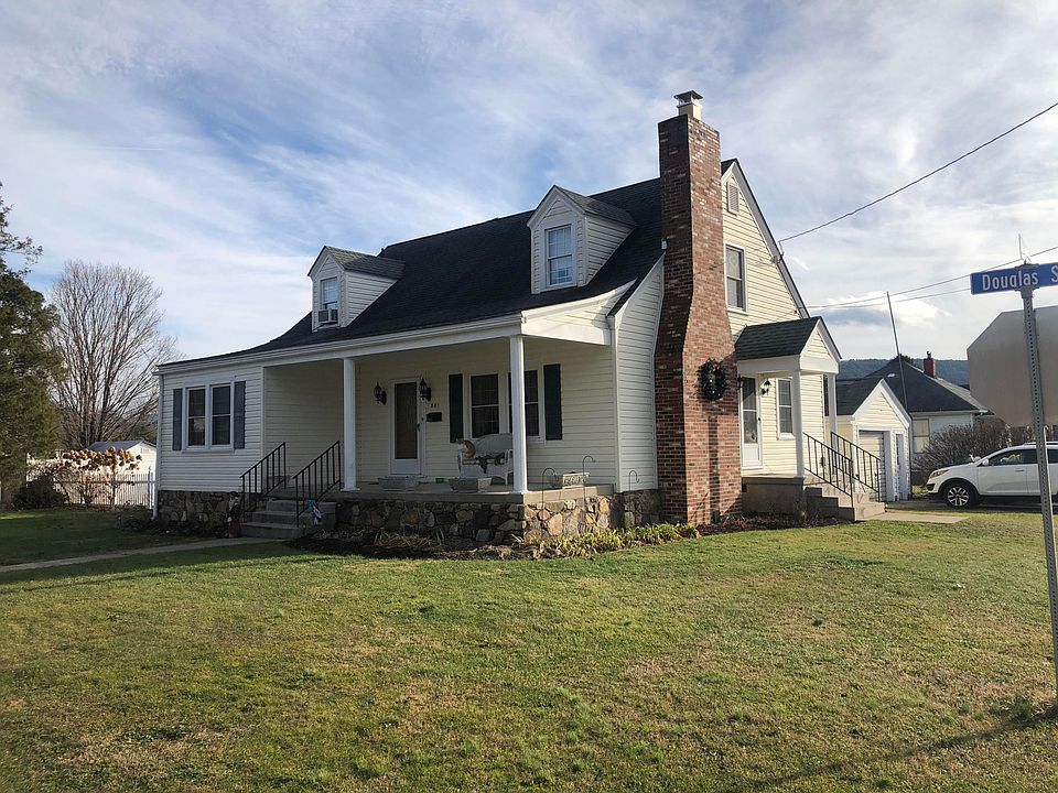 1st image of 801 Douglas St