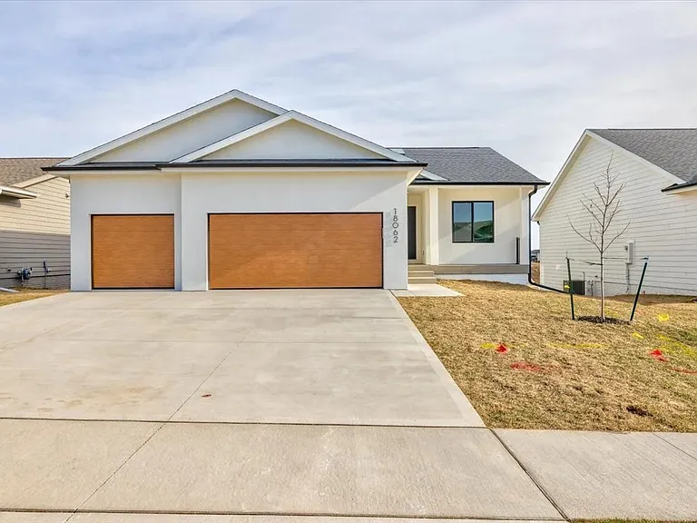 18062 Alpine Dr — Photo 46
