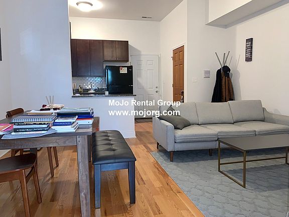 3rd image of 4502 N Paulina St APT 3W