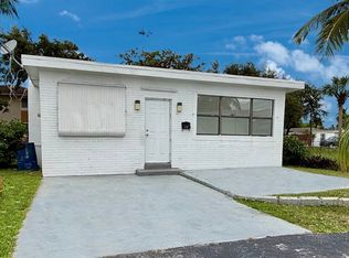 215 NE 2nd St, Hallandale, FL 33009