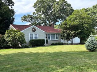 6 Dewey St, Sayville, NY 11782