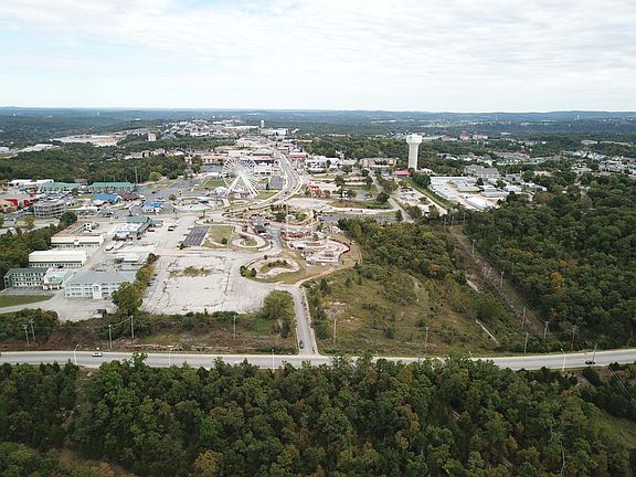 3rd image of 3350 W 76 Country Blvd