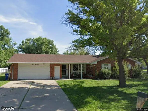 300 Penn Dr, McPherson, KS 67460