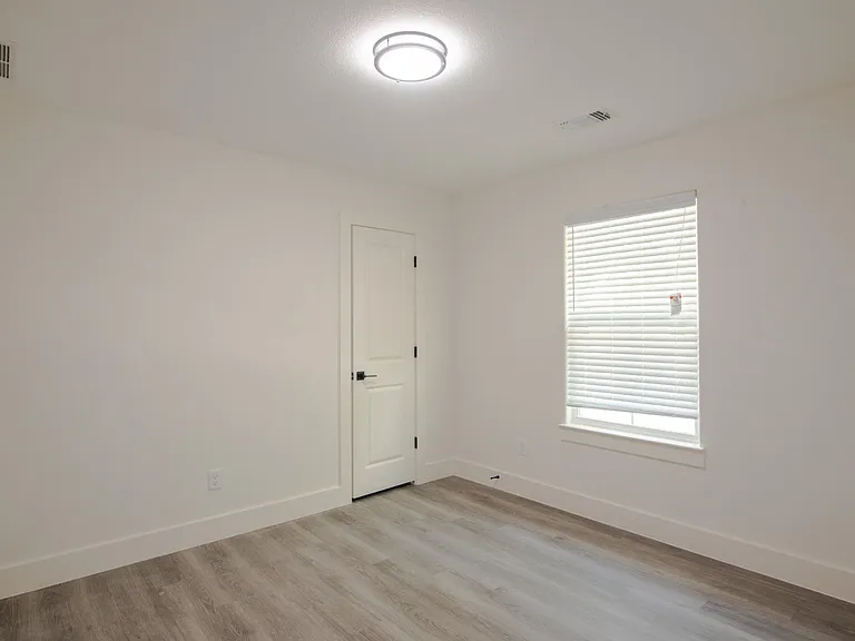 1321 Franklin Ave — Photo 8