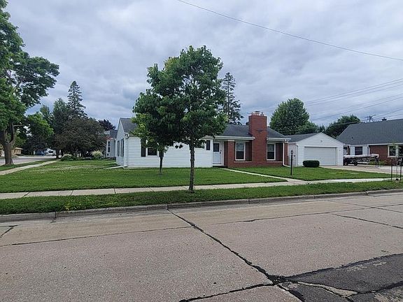 3rd image of 601 Isabelle AVENUE