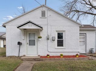 915 Evergreen Ave, Waterloo, IA 50701