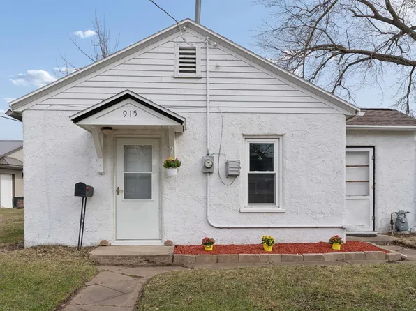 915 Evergreen Ave, Waterloo, IA 50701