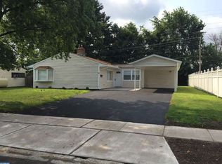 8 Gun Rd, Levittown, PA 19057