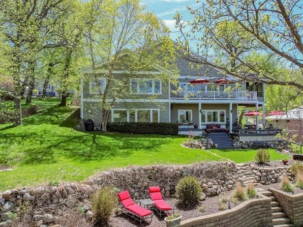 17093 Lakewood Dr, Spirit Lake, IA 51360