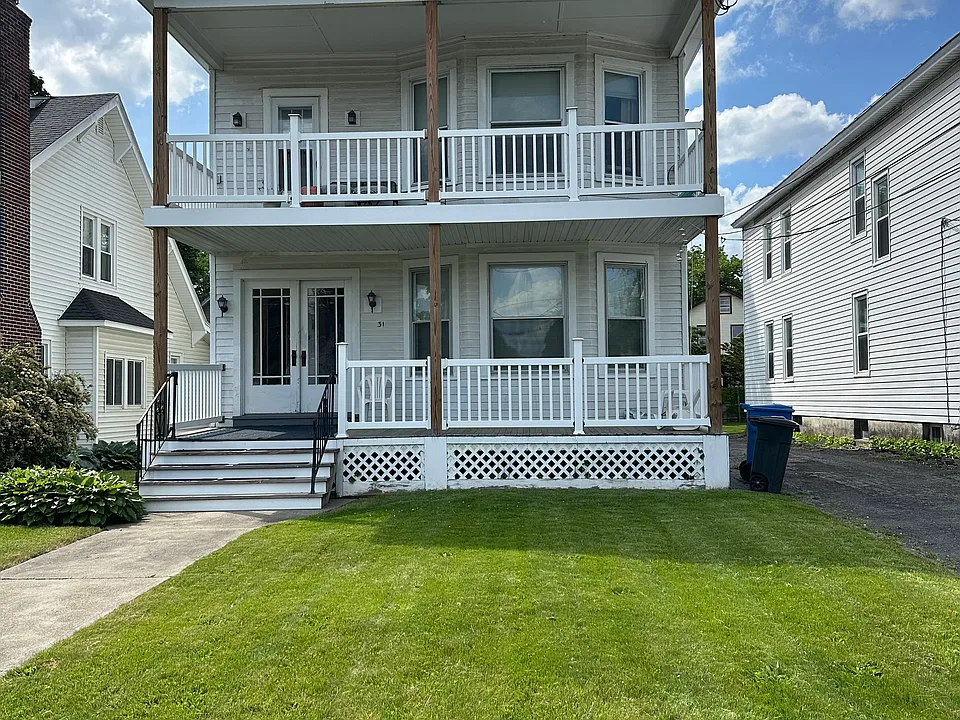 31 Hollywood Ave #2
