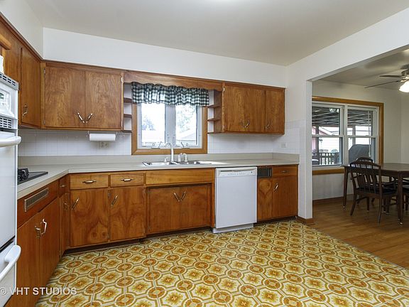 3rd image of 6339 W 89th Pl