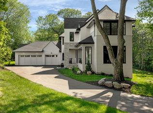 260 Eastwood Ct, Chanhassen, MN 55317