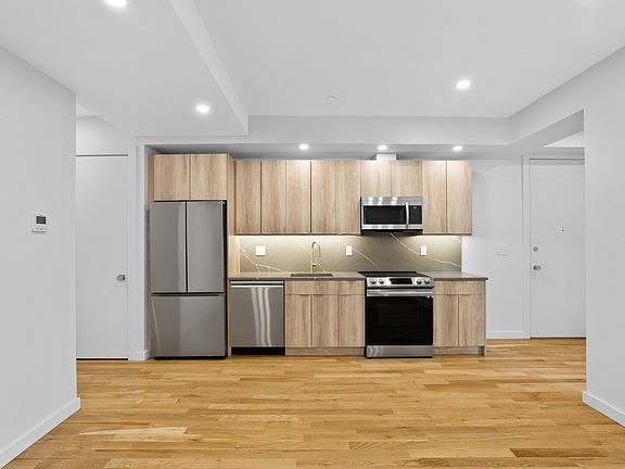 4th image of 590 Orange St #4