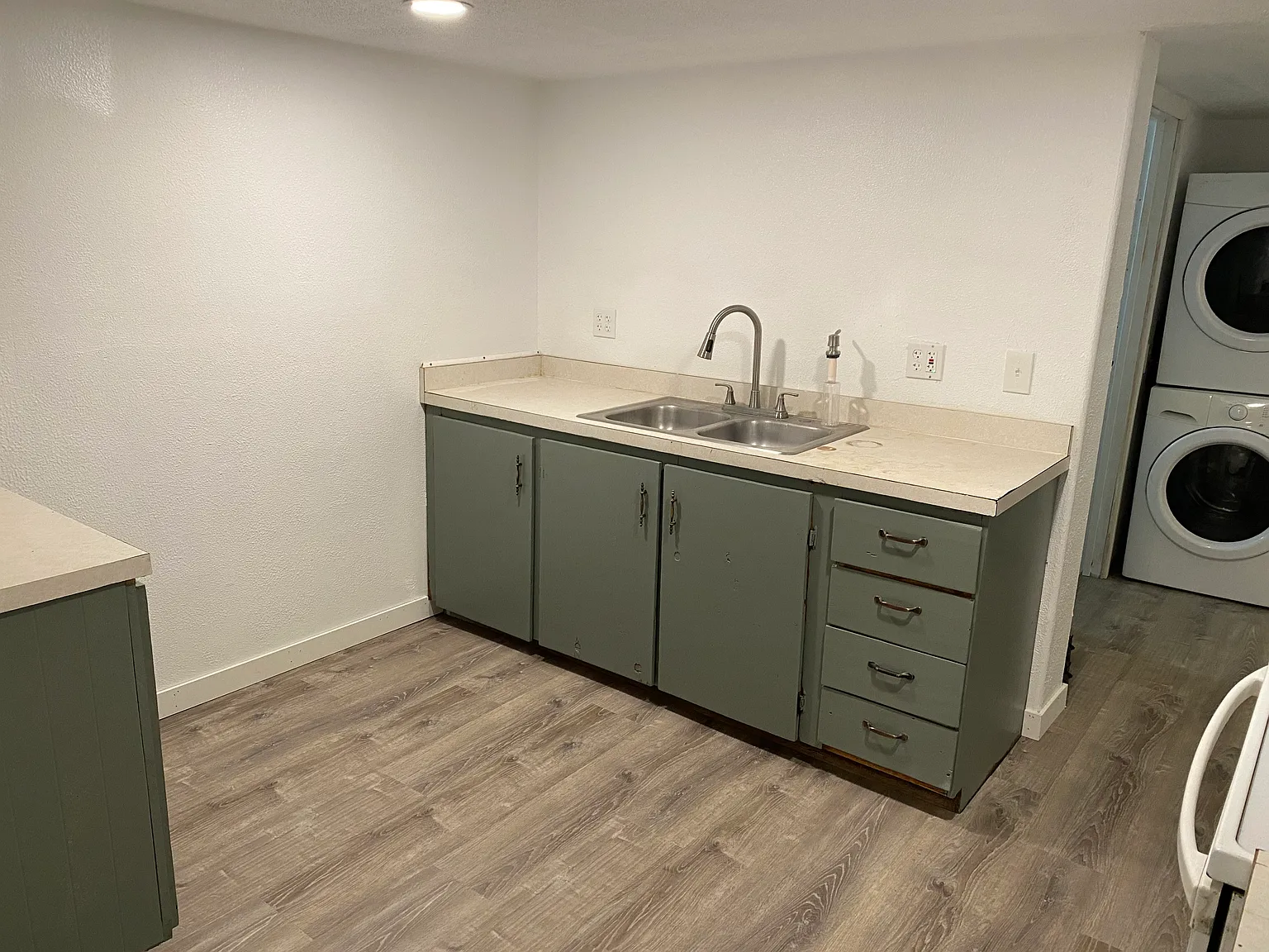 3 bed, 1000 sqft, $1,500 — Photo 2