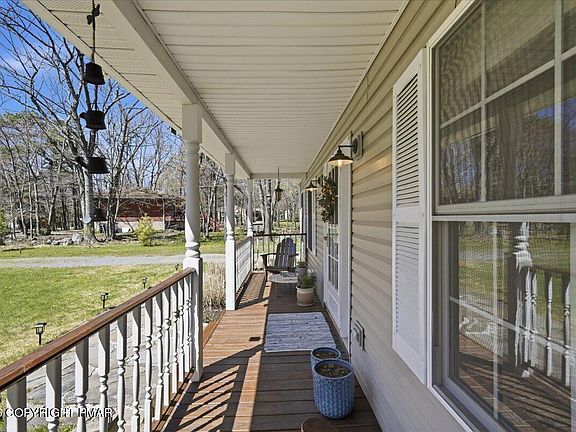 5th image of 142 Stillwater Dr