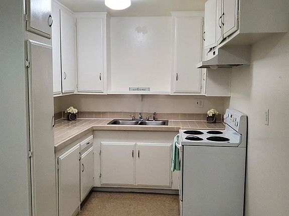 2nd image of 508 S Victoria Ave #6264703