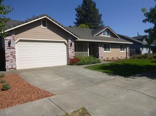 1430 Country Manor Dr, Santa Rosa, CA 95401